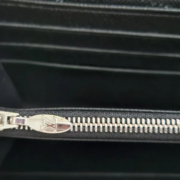 LOUIS VUITTON Epi Twist Wallet - Picture 7 of 11